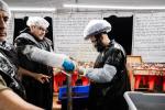 כ"ק אדמו"ר מסאטמאר שליט"א ביים מקיים זיין מנהג כפרות ערב יום הקדוש פארטאגס ביים נייעם סאטמאר פלייש לאקאציע אין קרית יואל