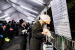 כ"ק אדמו"ר מסאטמאר שליט"א ביים מקיים זיין מנהג כפרות ערב יום הקדוש פארטאגס ביים נייעם סאטמאר פלייש לאקאציע אין קרית יואל