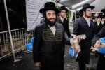 כ"ק אדמו"ר מסאטמאר שליט"א ביים מקיים זיין מנהג כפרות ערב יום הקדוש פארטאגס ביים נייעם סאטמאר פלייש לאקאציע אין קרית יואל