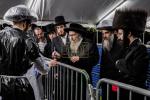 כ"ק אדמו"ר מסאטמאר שליט"א ביים מקיים זיין מנהג כפרות ערב יום הקדוש פארטאגס ביים נייעם סאטמאר פלייש לאקאציע אין קרית יואל