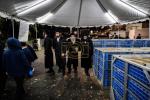 כ"ק אדמו"ר מסאטמאר שליט"א ביים מקיים זיין מנהג כפרות ערב יום הקדוש פארטאגס ביים נייעם סאטמאר פלייש לאקאציע אין קרית יואל