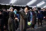 כ"ק אדמו"ר מסאטמאר שליט"א ביים מקיים זיין מנהג כפרות ערב יום הקדוש פארטאגס ביים נייעם סאטמאר פלייש לאקאציע אין קרית יואל