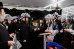 כ"ק אדמו"ר מסאטמאר שליט"א ביים מקיים זיין מנהג כפרות ערב יום הקדוש פארטאגס ביים נייעם סאטמאר פלייש לאקאציע אין קרית יואל