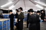 כ"ק אדמו"ר מסאטמאר שליט"א ביים מקיים זיין מנהג כפרות ערב יום הקדוש פארטאגס ביים נייעם סאטמאר פלייש לאקאציע אין קרית יואל