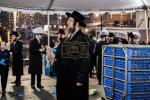 כ"ק אדמו"ר מסאטמאר שליט"א ביים מקיים זיין מנהג כפרות ערב יום הקדוש פארטאגס ביים נייעם סאטמאר פלייש לאקאציע אין קרית יואל
