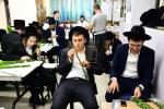 בילדער: הכנות ערב סוכות אין בני ברק