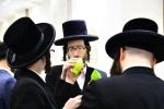 בילדער: הכנות ערב סוכות אין בני ברק