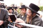 כ"ק אדמו"ר מתולדות אהרן שליט"א ביי אמירת סליחות אחרונות ערב יום הקדוש ביים מערת המכפילה