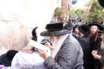 כ"ק אדמו"ר מתולדות אהרן שליט"א ביי אמירת סליחות אחרונות ערב יום הקדוש ביים מערת המכפילה