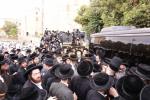 כ"ק אדמו"ר מתולדות אהרן שליט"א ביי אמירת סליחות אחרונות ערב יום הקדוש ביים מערת המכפילה