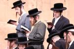 כ"ק אדמו"ר מתולדות אהרן שליט"א ביי אמירת סליחות אחרונות ערב יום הקדוש ביים מערת המכפילה
