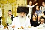 Main image for בילדער: מוצאי יום כיפור בחצר הקודש דושינסקיא אין ירושלים