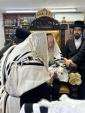 כ"ק אדמו"ר מבית מרדכי שליט"א ביי א ברית פון אחד מחסידו היינט אינדערפרי
