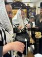 כ"ק אדמו"ר מבית מרדכי שליט"א ביי א ברית פון אחד מחסידו היינט אינדערפרי