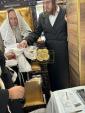 כ"ק אדמו"ר מבית מרדכי שליט"א ביי א ברית פון אחד מחסידו היינט אינדערפרי