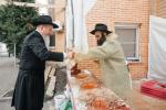 מאסן אידן האבן איבערגעפילט די שולן און צענטראלע בתי מדרשים אין מאסקווע, די הויפטשטאט פון רוסלאנד, צו מיטהאלטן די געהויבענע תפילות פונעם הייליגן יום כיפור ברוב עם הדרת מלך.
