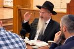 מאסן אידן האבן איבערגעפילט די שולן און צענטראלע בתי מדרשים אין מאסקווע, די הויפטשטאט פון רוסלאנד, צו מיטהאלטן די געהויבענע תפילות פונעם הייליגן יום כיפור ברוב עם הדרת מלך.