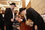 מאסן אידן האבן איבערגעפילט די שולן און צענטראלע בתי מדרשים אין מאסקווע, די הויפטשטאט פון רוסלאנד, צו מיטהאלטן די געהויבענע תפילות פונעם הייליגן יום כיפור ברוב עם הדרת מלך.