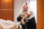 מאסן אידן האבן איבערגעפילט די שולן און צענטראלע בתי מדרשים אין מאסקווע, די הויפטשטאט פון רוסלאנד, צו מיטהאלטן די געהויבענע תפילות פונעם הייליגן יום כיפור ברוב עם הדרת מלך.