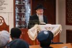 מאסן אידן האבן איבערגעפילט די שולן און צענטראלע בתי מדרשים אין מאסקווע, די הויפטשטאט פון רוסלאנד, צו מיטהאלטן די געהויבענע תפילות פונעם הייליגן יום כיפור ברוב עם הדרת מלך.