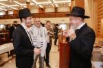 מאסן אידן האבן איבערגעפילט די שולן און צענטראלע בתי מדרשים אין מאסקווע, די הויפטשטאט פון רוסלאנד, צו מיטהאלטן די געהויבענע תפילות פונעם הייליגן יום כיפור ברוב עם הדרת מלך.