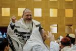 מאסן אידן האבן איבערגעפילט די שולן און צענטראלע בתי מדרשים אין מאסקווע, די הויפטשטאט פון רוסלאנד, צו מיטהאלטן די געהויבענע תפילות פונעם הייליגן יום כיפור ברוב עם הדרת מלך.