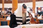 מאסן אידן האבן איבערגעפילט די שולן און צענטראלע בתי מדרשים אין מאסקווע, די הויפטשטאט פון רוסלאנד, צו מיטהאלטן די געהויבענע תפילות פונעם הייליגן יום כיפור ברוב עם הדרת מלך.