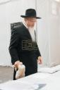מאסן אידן האבן איבערגעפילט די שולן און צענטראלע בתי מדרשים אין מאסקווע, די הויפטשטאט פון רוסלאנד, צו מיטהאלטן די געהויבענע תפילות פונעם הייליגן יום כיפור ברוב עם הדרת מלך.