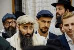 מאסן אידן האבן איבערגעפילט די שולן און צענטראלע בתי מדרשים אין מאסקווע, די הויפטשטאט פון רוסלאנד, צו מיטהאלטן די געהויבענע תפילות פונעם הייליגן יום כיפור ברוב עם הדרת מלך.