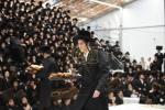 זעלטענע מעמד: כ"ק אדמו"ר מבעלזא שליט"א פראוועט ספעציעלע חול המועד טיש פאר טויזנטער בחורים