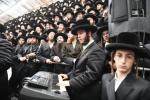 זעלטענע מעמד: כ"ק אדמו"ר מבעלזא שליט"א פראוועט ספעציעלע חול המועד טיש פאר טויזנטער בחורים
