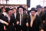 שמחת בית השואבה: עזר מציון ברענגט צוזאמען משפחות און וואלונטירן אין ירושלים