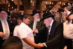 שמחת בית השואבה: עזר מציון ברענגט צוזאמען משפחות און וואלונטירן אין ירושלים