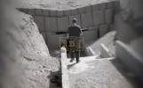 גלאבאלע האנדל אין געפאר: חוטיס פארכאפן א קריטישע עירבעיס ביים רויטן ים אינזל