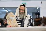 מעמד נעילת החג און הקפות שניות ביי כ"ק ראש ישיבת סאטמאר בני ברק שליט"א