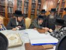 מסיבת לחיים חול המועד סוכות אין די סוכה פון הרבני הנגיד ר' יצחק ראבינאוויטש הי"ו לכבוד מנדב זיין דעם נייעם שמחה זאל בביתו נאוה קודש אולם שרה לאה