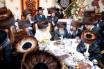 מסיבת לחיים חול המועד סוכות אין די סוכה פון הרבני הנגיד ר' יצחק ראבינאוויטש הי"ו לכבוד מנדב זיין דעם נייעם שמחה זאל בביתו נאוה קודש אולם שרה לאה