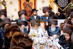 מסיבת לחיים חול המועד סוכות אין די סוכה פון הרבני הנגיד ר' יצחק ראבינאוויטש הי"ו לכבוד מנדב זיין דעם נייעם שמחה זאל בביתו נאוה קודש אולם שרה לאה
