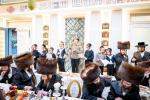 מסיבת לחיים חול המועד סוכות אין די סוכה פון הרבני הנגיד ר' יצחק ראבינאוויטש הי"ו לכבוד מנדב זיין דעם נייעם שמחה זאל בביתו נאוה קודש אולם שרה לאה