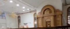 Main image for מענדי אונגאר ביים מיטטיילן מיט התרגשות די ארבעט צו צונעמען דעם אלטן סקווירא ביהמ"ד אין שטעטל.