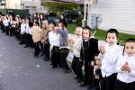 געהויבענער מעמד 'קבלת פנים' אין קרית יטב לב לכבוד דעם מרא דאתרא הגה"צ רבי אהרן טייטלבוים שליט"א לרגל זיין זיך אריין ציען אין שטאט