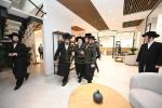 היסטארישער מעמד חנוכת הבית אין ירושלים עיה"ק   פאר'ן "מרכז רופא חולים בארה"ק - בנין משפחת ווייס"
