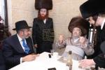 פילאַנטראָפּישע "מיליאָן דאָלאַר" נדבה אדירה פאר "קרן הצלה" דורך הטפסר המרומם ר' בנימין פיליפּסאָן הי"ו איבערגעגעבן ליד פּאר הדור הגאון הצדיק רבי יעקב מאיר שעכטער שליט"א