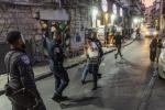 ווידעא: דריי ארעסטירט געווארן ביי א פאליציי אפעראציע אין מאה שערים
