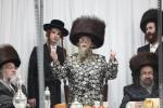 סוכות ביי כ"ק אדמו"ר מקרעטשניף סיגעט שליט"א