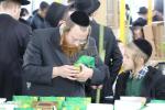 ערב סוכות צענעס אין עיר התורה והחסידות לעיקוואד