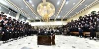 הושענא צדיק מושיעו: הושענא רבה און הקפות שניות ביי כ"ק מקרעטשניף ירושלים שליט"א