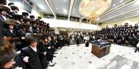 הושענא צדיק מושיעו: הושענא רבה און הקפות שניות ביי כ"ק מקרעטשניף ירושלים שליט"א