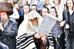 הושענא צדיק מושיעו: הושענא רבה און הקפות שניות ביי כ"ק מקרעטשניף ירושלים שליט"א
