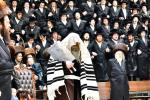 הושענא צדיק מושיעו: הושענא רבה און הקפות שניות ביי כ"ק מקרעטשניף ירושלים שליט"א